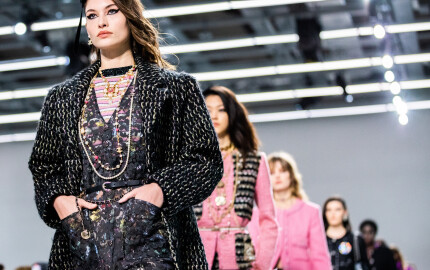 Final du défilé Chanel Métiers d'art 2021-2022. 