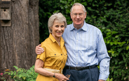 Une nouvelle photo inédite du couple a été dévoilée à l'occasion de ses 50 ans de mariage le 8 juillet 2022. 