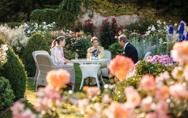 Maria Teresa de Luxembourg lors d'une garden-party au Château de Berg, le 28 juin 2022.