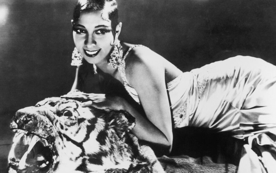 Meneuse de revue, chanteuse et actrice, Joséphine Baker fait sensation à Paris. © Hulton Archive/Getty Images