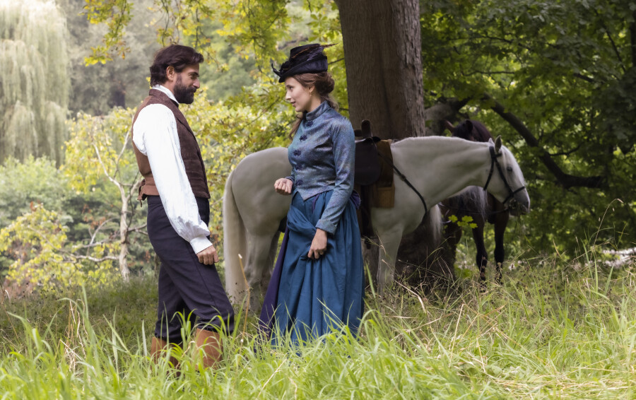 Situé en 1857, le téléfilm revient sur le procès intenté à Gustave Flaubert pour "outrage à la morale publique et religieuse".