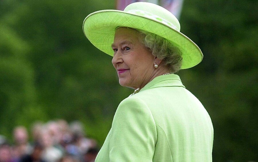 La reine Élisabeth II en juin 2002 à Londres.