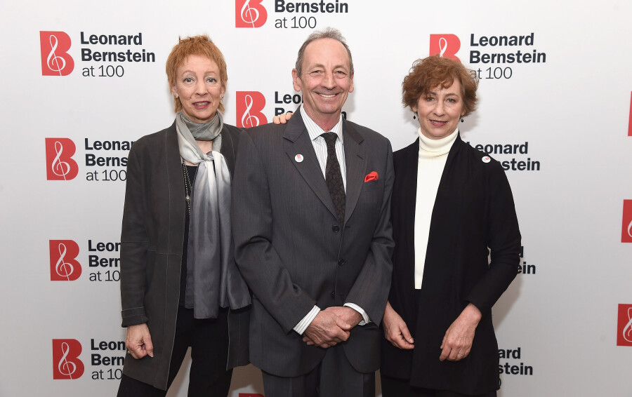 Jamie Bernstein, Alexander Bernstein et Nina Bernstein Simmons en 2017.