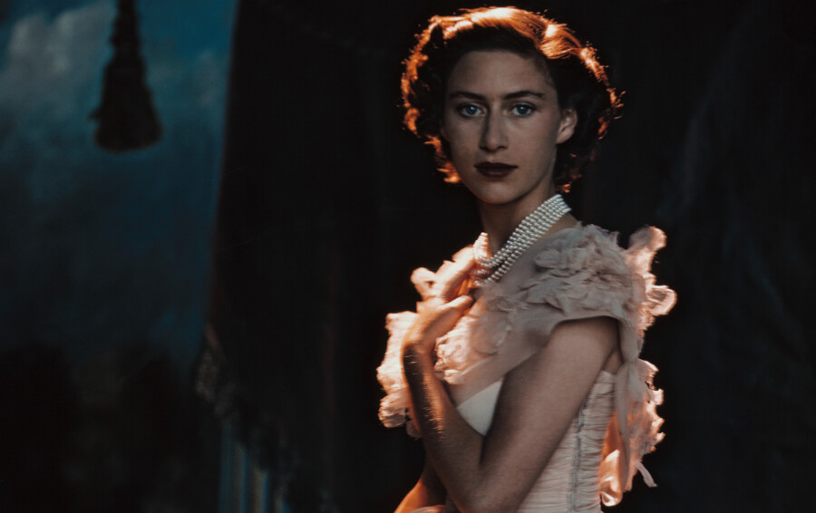 La princesse Margaret pose devant l'objectif du photographe Cecil Beaton, en 1949.