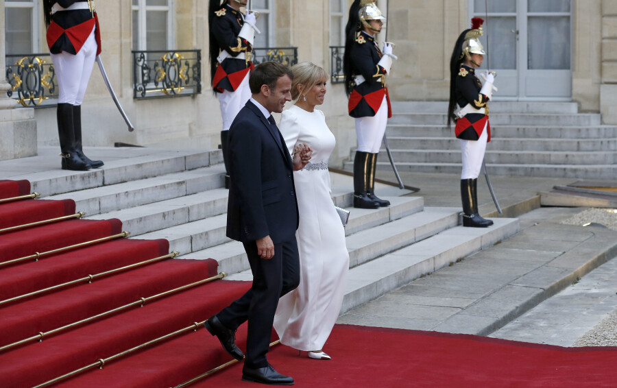 Emmanuel et Brigitte Macron au palais de l'Élysée, en juillet 2021.