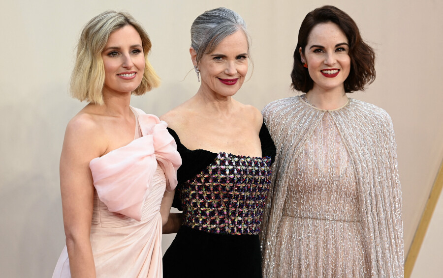 Laura Carmichael, Elizabeth McGovern et Michelle Dockery, à Londres, le 25 avril 2022, pour l'avant-première mondiale de Downton Abbey : A New Era.