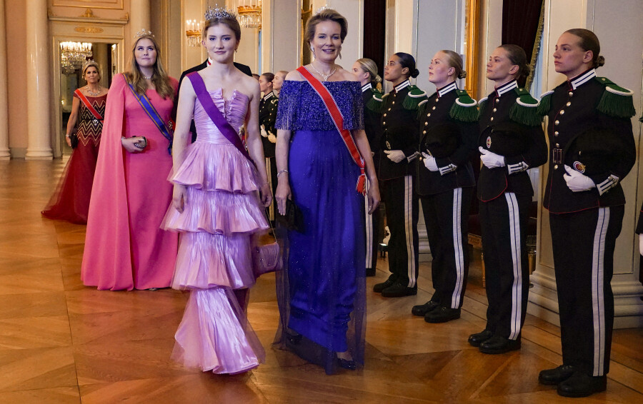 La reine Mathilde de Belgique et la princesse héritière Élisabeth.