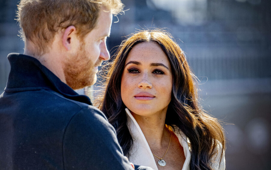 Harry et Meghan aux Invictus Games à La Haye, en avril 2022. Dans son livre Revenge, Tom Bower, journaliste d’investigation britannique, dévoile des informations dérangeantes pour les Sussex.