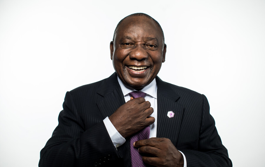 Cyril Ramaphosa pose pour une photo après une interview sur Bloomberg Television à Londres le 18 avril 2018.