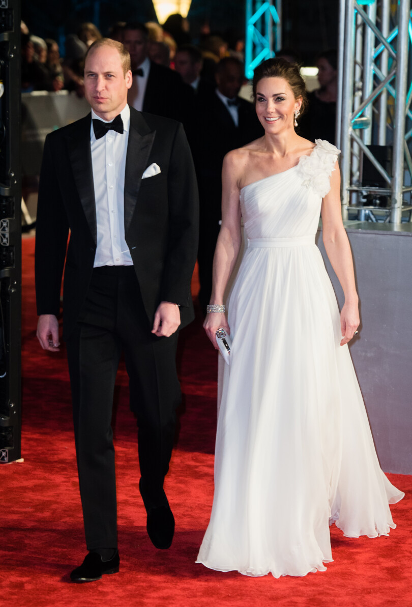 Quelques jours plus tôt, elle choisissait une somptueuse robe Alexander McQueen pour assister aux BAFTA. © Getty Images