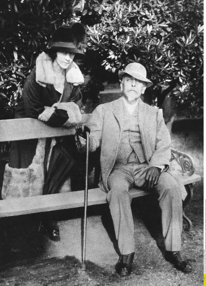 À 40 ans, il rencontre l’amour de sa vie, Maria del Pilar, duchesse de Marchena. Ci-contre, le couple vers 1924. Maria décédera brutalement en 1926. © akg-images / ullstein bild