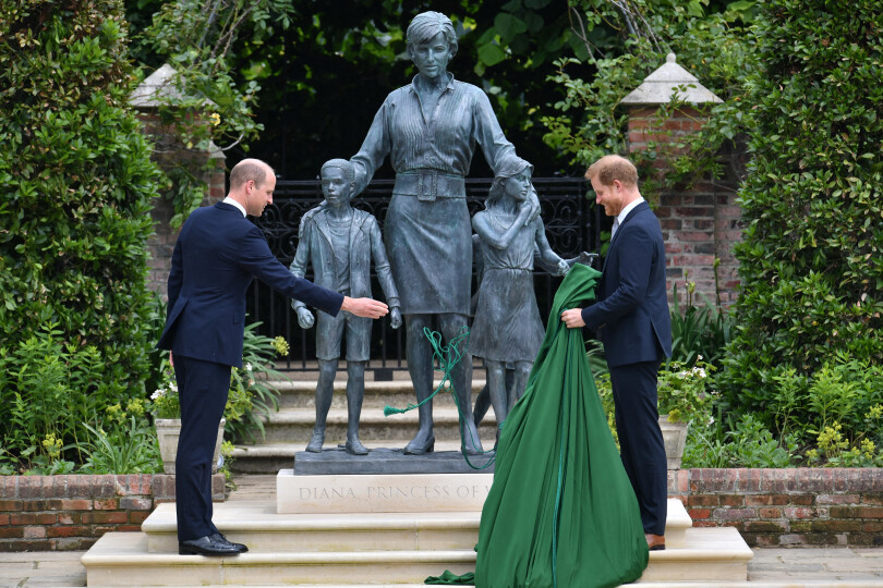 La statue de bronze représente Diana, entourée de trois jeunes enfants.© Lipinksi Dominic/PA Photos/ABACA