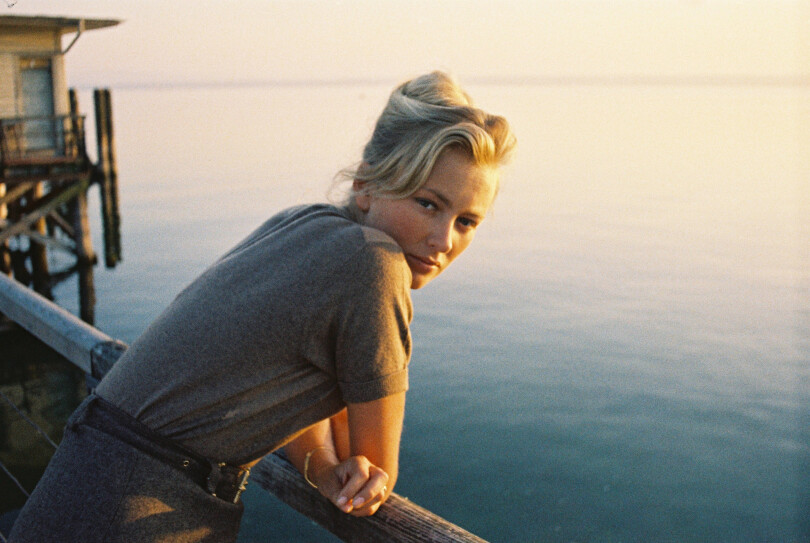 La jeune Paola prise en photo par son époux, Albert, alors prince de Liège.