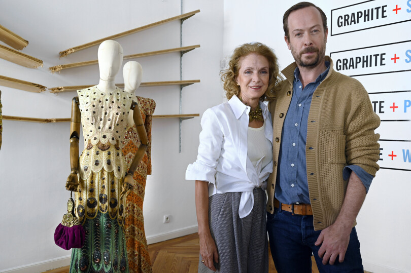 Le créateur néerlandais Jan Taminiau, installé à Madrid, pose avec son amie la duchesse de Fernandina.
