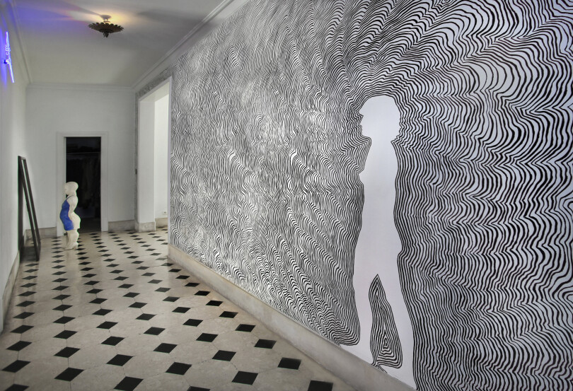 Chez Jan Taminiau, on trouve cette oeuvre, Perfiles, signée Esther Ferrer.