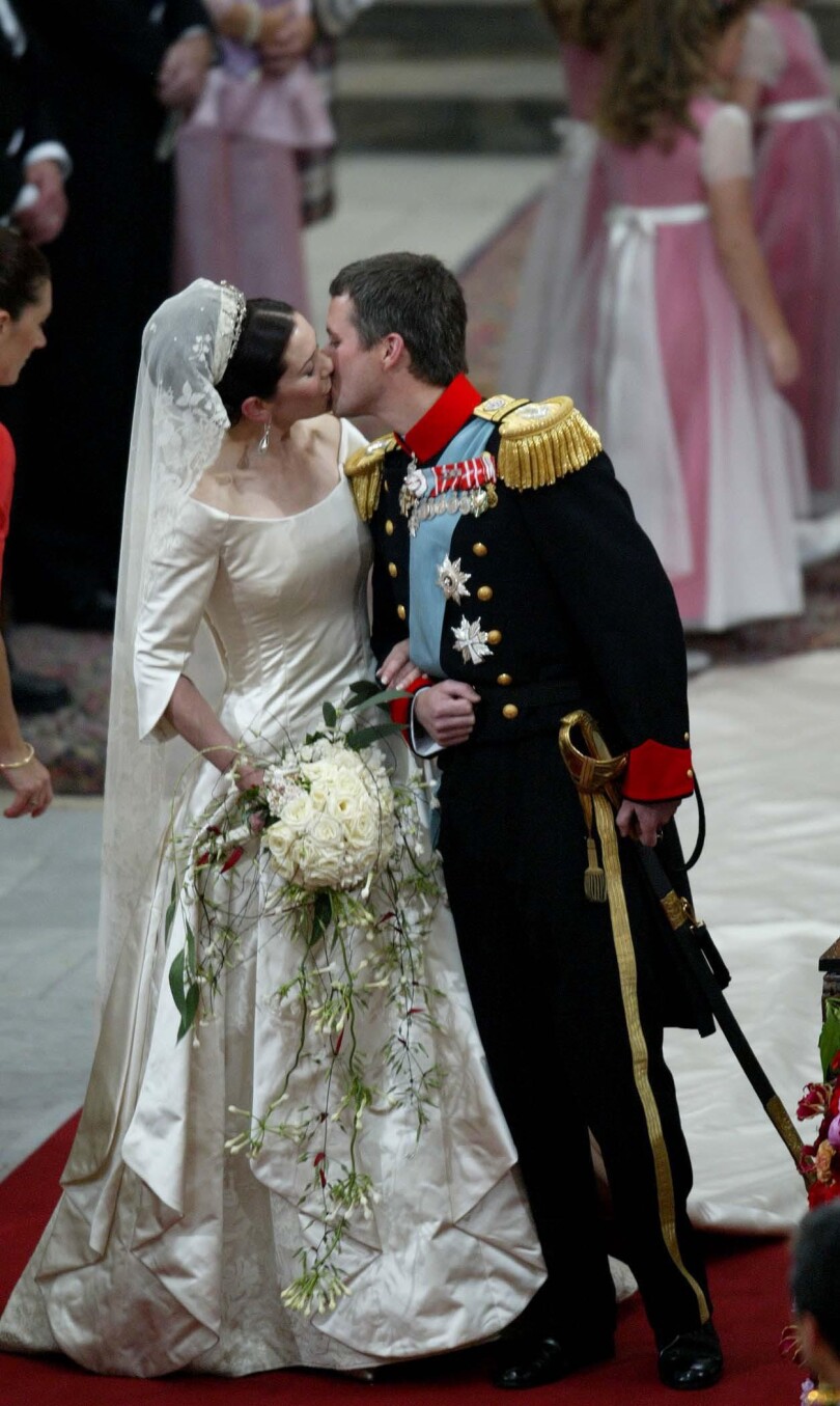 Le 14 mai 2004, Mary sait qu’elle épouse à la fois son prince, Frederik, et son destin de future reine de Danemark.