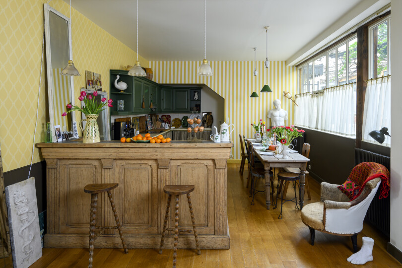 Chez Marin Montagut, au rez-de-chaussée, le salon et la cuisine ne font qu'un.