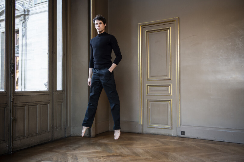 Dans son premier ouvrage, Germain Louvet n'hésite pas à dresser un portrait parfois critique de la danse classique.