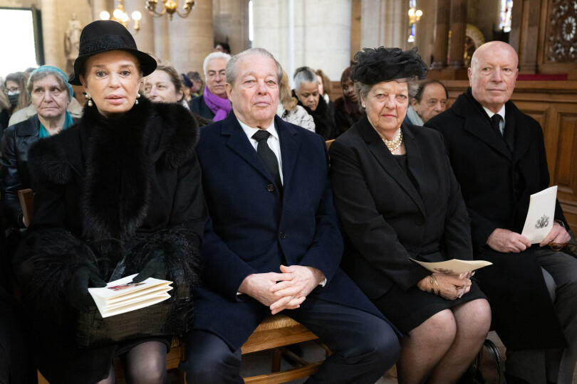Le comte et la comtesse d’Évreux, la princesse Chantal de France et son époux, le baron François-Xavier de Sambucy de Sorgues, aux obsèques de Micaela d'Orléans, à Paris, le 22 mars 2022.