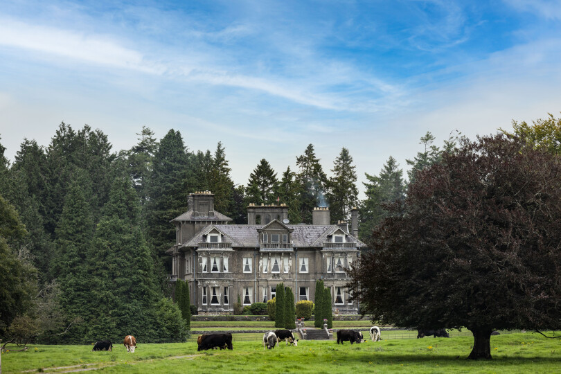 La façade de Clonalis House, dont le style tire son inspiration du palais victorien de l'île de Wight.