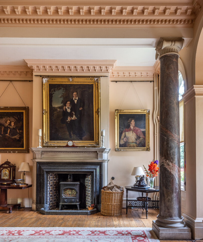 L’entrée de Clonalis House avec ses colonnes de marbre de Cork.