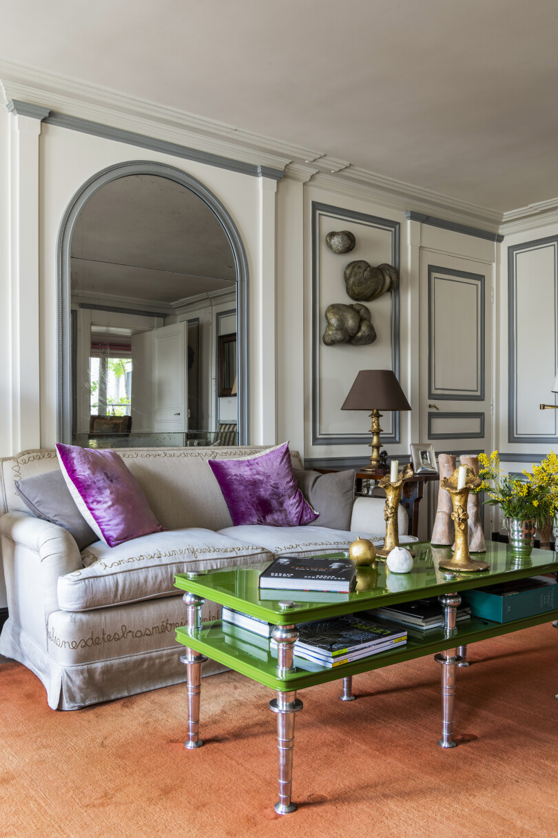Le salon de l'appartement parisien du décorateur Franz Potisek.