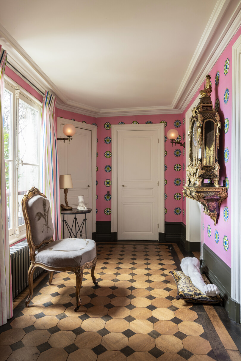 L'entrée de l'appartement parisien du décorateur Franz Potisek.