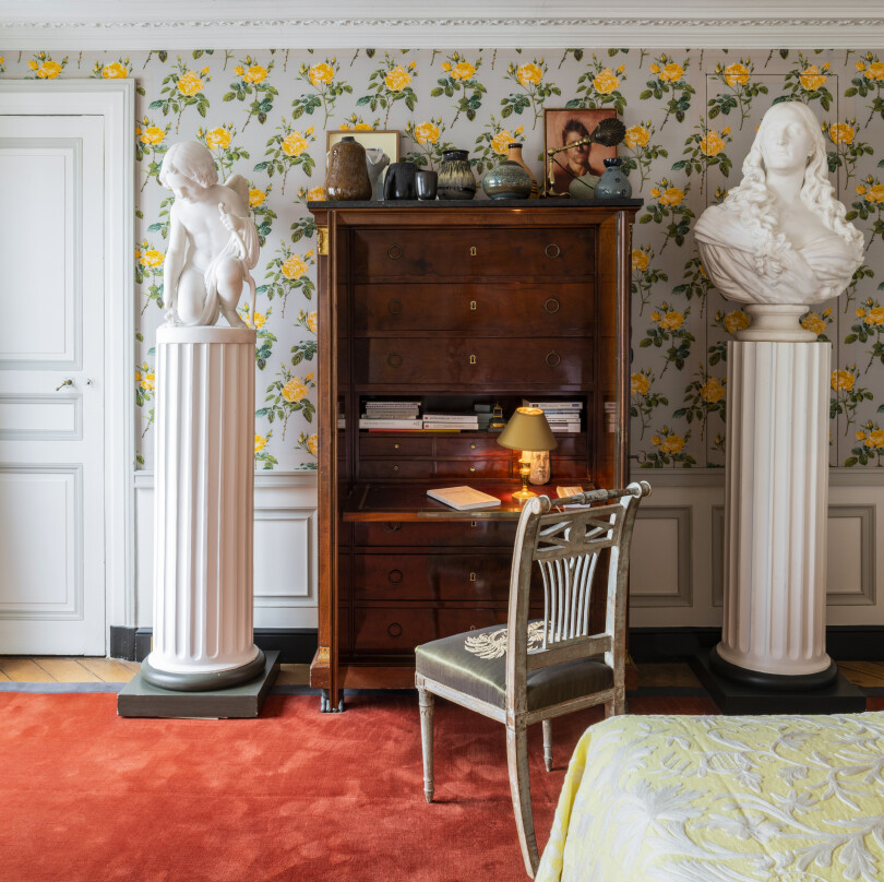 La chambre de l'appartement parisien du décorateur Franz Potisek.