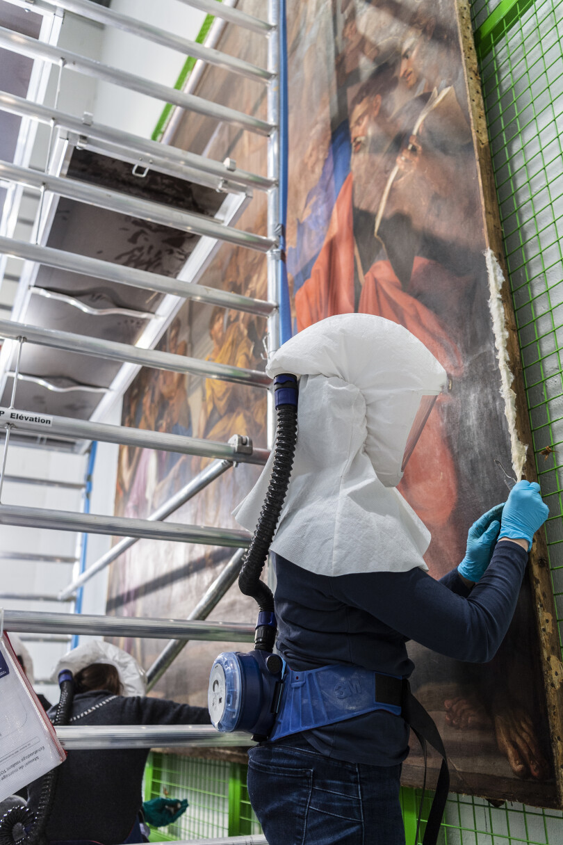 Pour certains Mays, les restaurateurs doivent revêtir des protections spéciales.