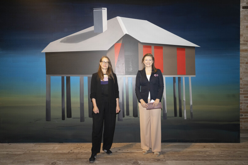 Stéphanie de Luxembourg et l'artiste Tina Gillen à la 59e Biennale de Venise, en avril 2022.
