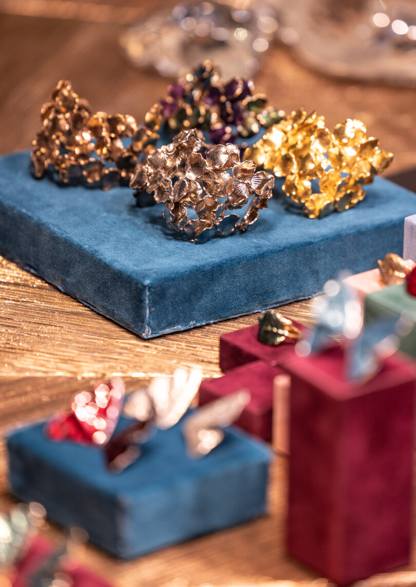 La nature inspire les bijoux de la créatrice Madina Visconti di Modrone.