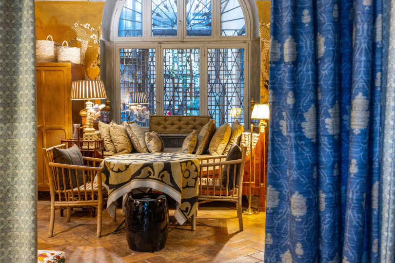 Juste à côté de l'atelier de Madina, Arjumand est une adresse en or.