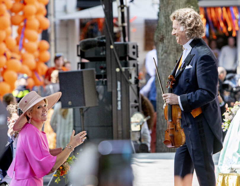 Maxima des Pays-Bas et André Rieu lors du Jour du Roi, à Maastricht, le 27 avril 2022.