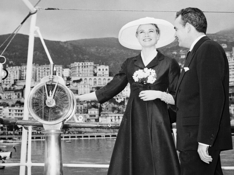 Rainier III et Grace Kelly à bord du S.S. Constitution, à Monaco, en 1956.
