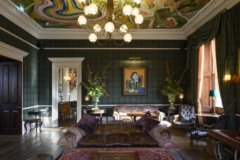 Le salon principal du Fife Arms, en Écosse.