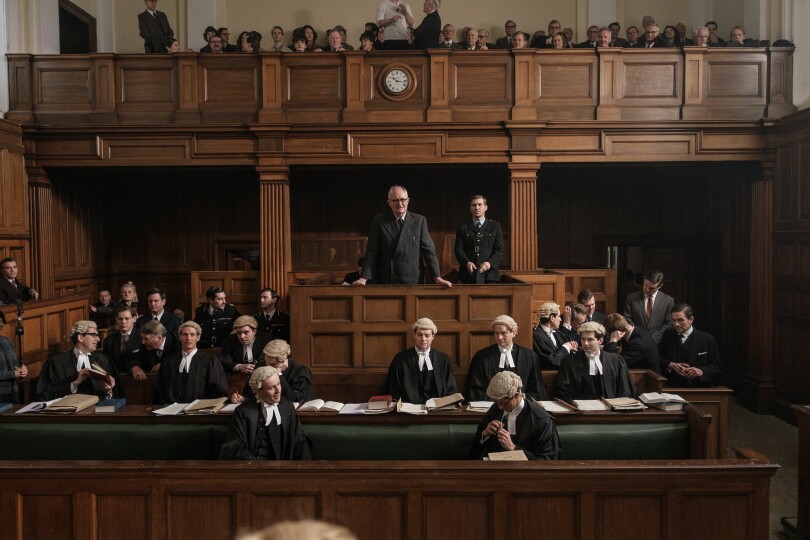 Kempton Bunton plaide sa propre cause devant une cour amusée et conquise par l’improbable voleur, lors d’un procès de deux semaines