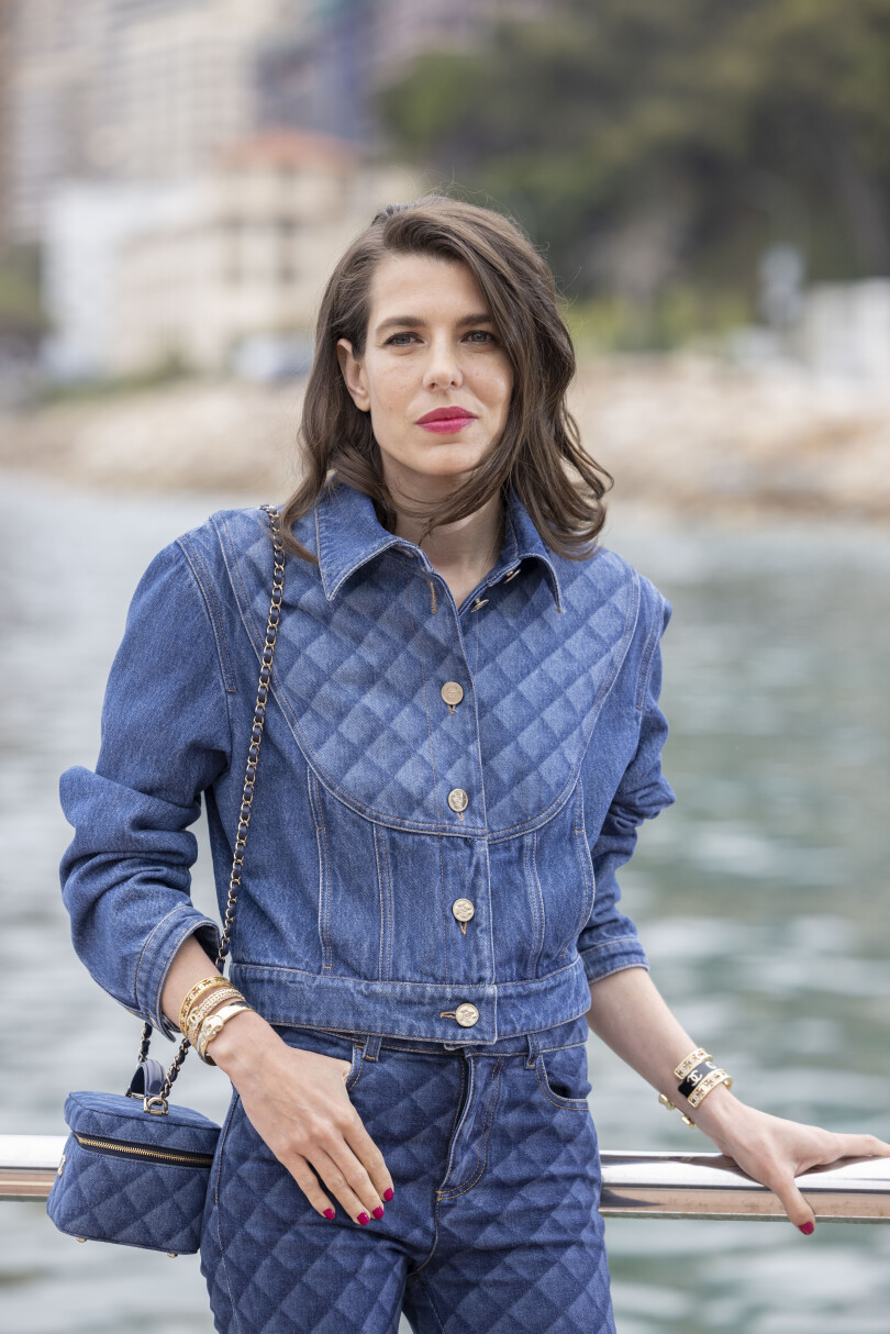 Charlotte Casiraghi, ambassadrice de la marque en denim siglé.