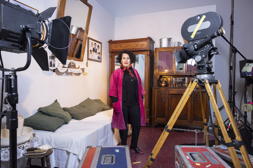 Zineb Sedira dans le pavillon français, Les Rêves n'ont pas de titre, récompensé par la mention spéciale de la Biennale de Venise.