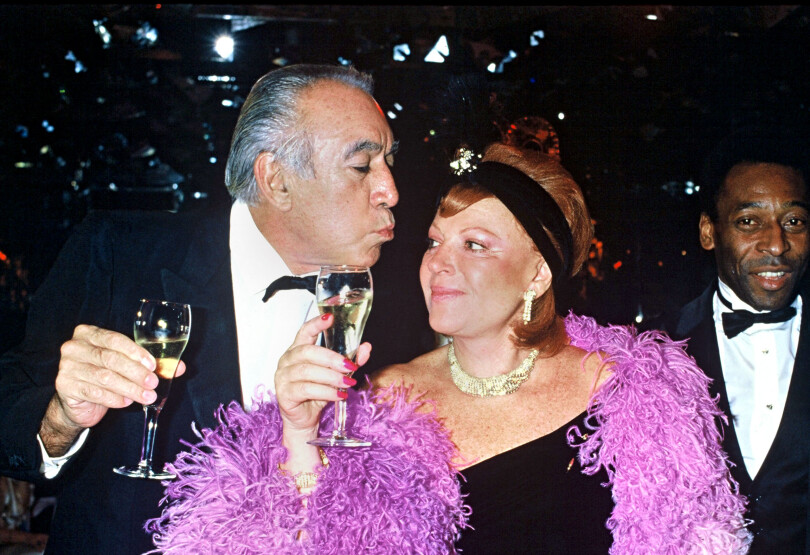 ANTHONY QUINN, LA CHANTEUSE REGINE ET LE JOUEUR DE FOOTBALL PELE LORS DE LA SOIREE POUR LE 30EME ANNIVERSAIRE DU CLUB "REGINE' S" DE NEW YORK EN 1985