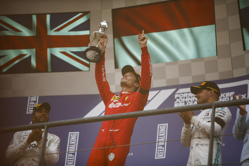 Charles Leclerc lors de sa première victoire en F1 sur le circuit de Spa le 1er septembre 2019.