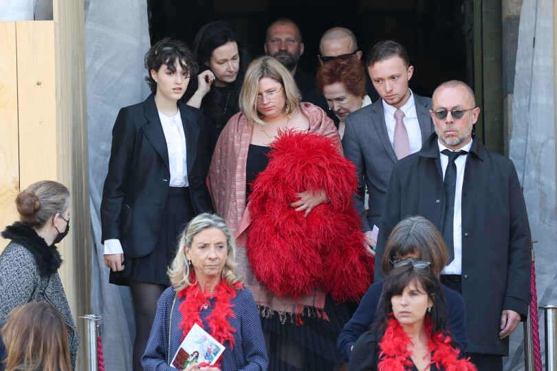 Sorties des obsèques de la chanteuse Régine au Crematorium du cimetière du Père-Lachaise à Paris.