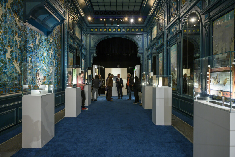 Dans la salle de billard de l’Olympia, les 19 œuvres des Arts incohérents retrouvées.