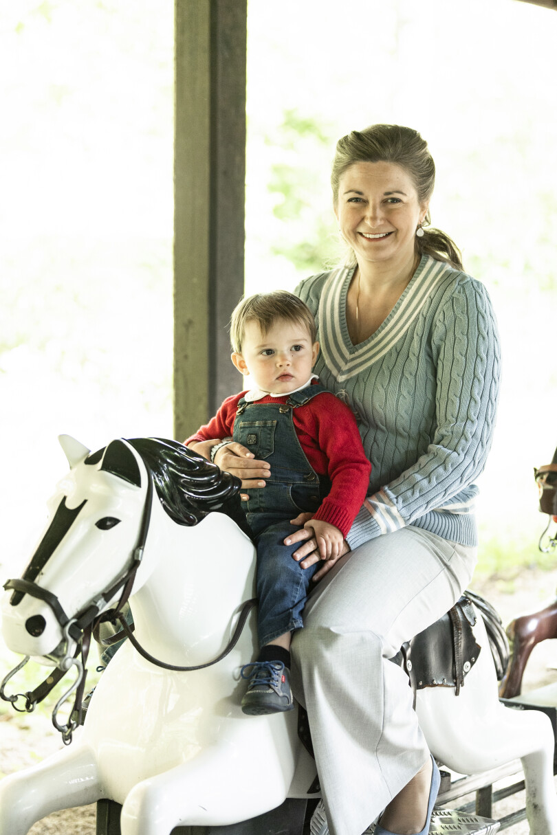 Stéphanie de Luxembourg avec son fils, le prince Charles, au parc Merveilleux.