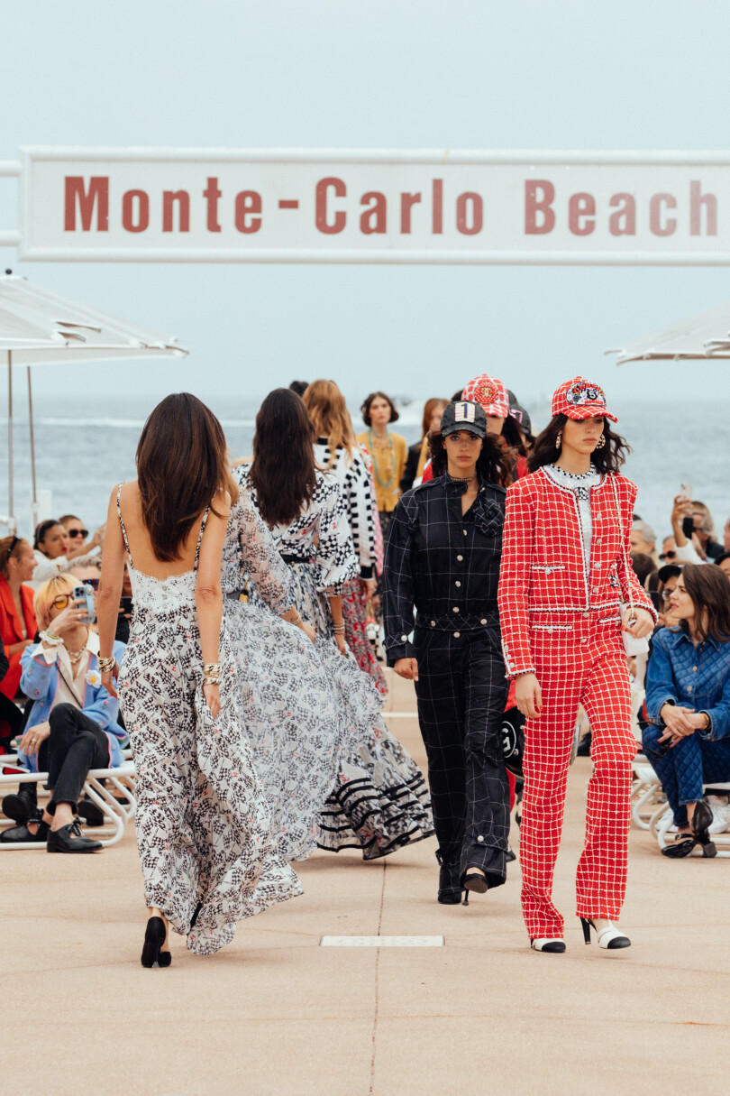 Le défilé Croisière 2022-2023 de Chanel sur le ponton de l’hôtel Monte-Carlo Beach.