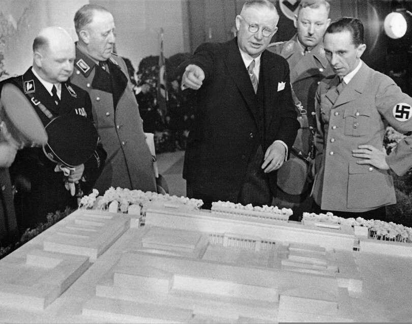 Le ministre de la Propagande nazie Joseph Goebbels àBabelsberg, en 1938.