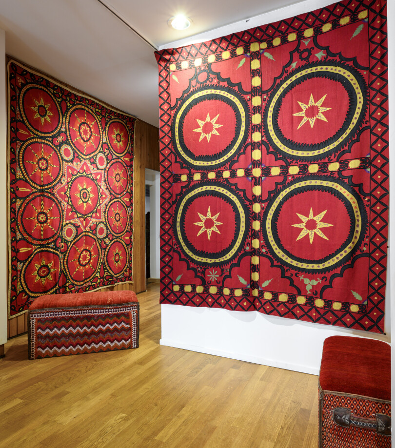 Suzanis brodés en Asie centrale.