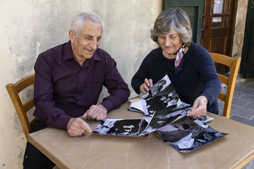 Anton Mercieca et Frances Galea vivent à Gozo, où leur grand-mère a accueilli la princesse Élisabeth, en 1951, pour lui présenter le travail des dentellières de l’île. Un événement immortalisé par la presse de l’époque.