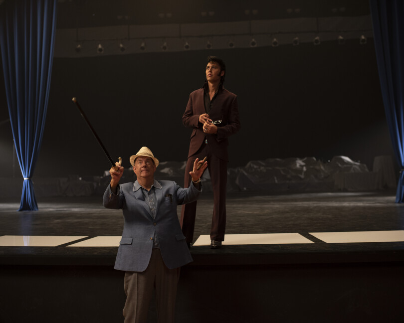 Tom Hanks et Austin Butler dans Elvis de Baz Luhrmann.
