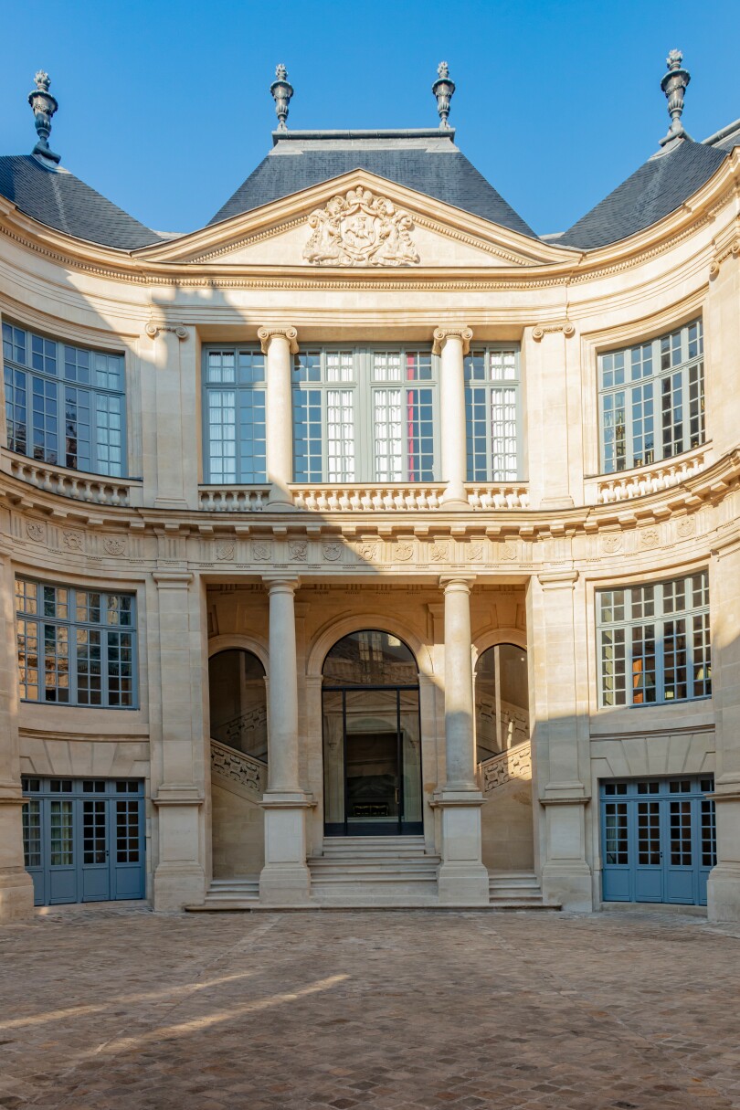 L'hôtel Lambert, situé  à la pointe sud-est de l’île Saint-Louis à Paris.