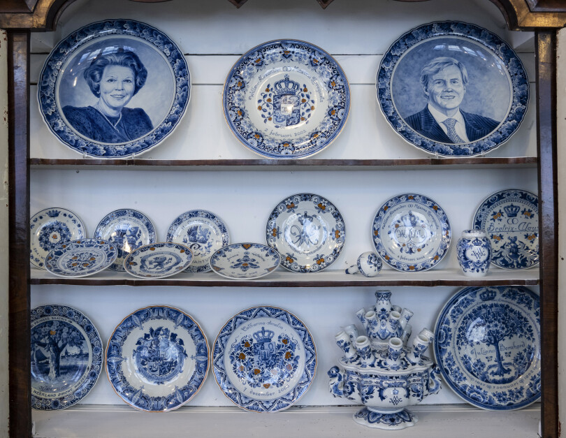 La princesse Margarita de Bourbon-Parme à la manufacture Royal Delft.